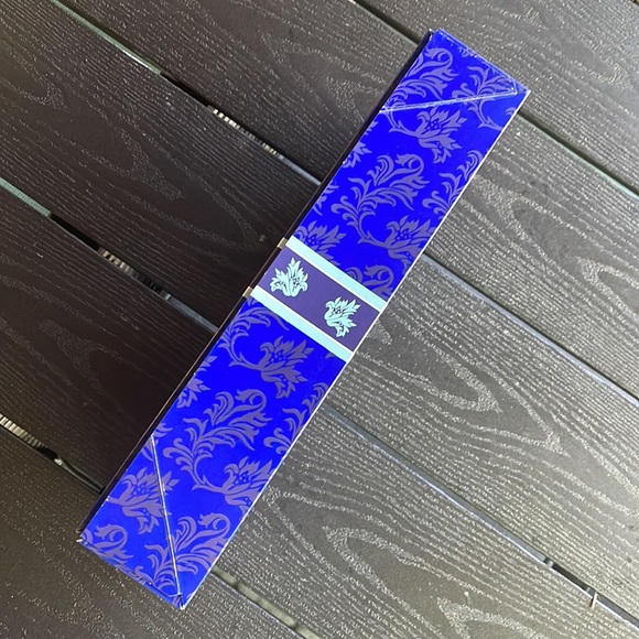 - NRFB Vintage 1995 AVON ~ Winter Velvet Barbie Doll ❄️ - Picture 13 of 16